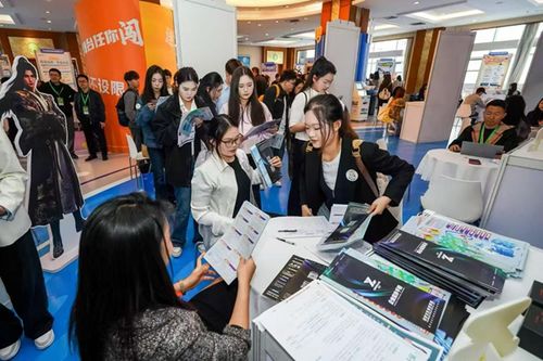 协同·互融·共生 成都高新区与中国网络视听大会的第十三年